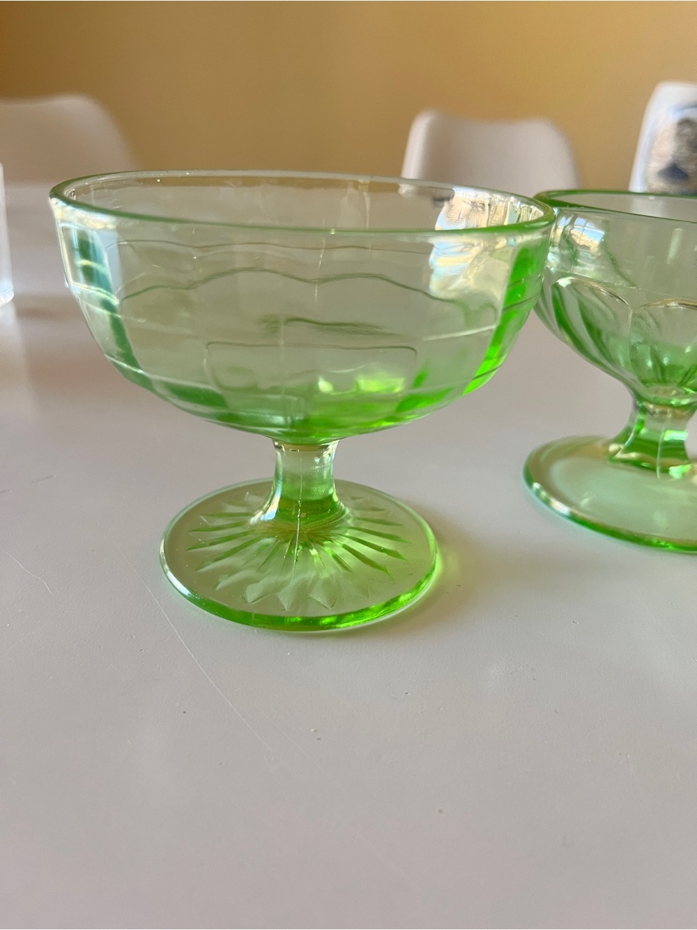 Two uranium glasses - Picture 3 of 4